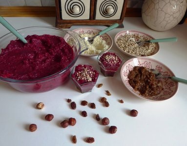 Recette - Verrine de betterave rouge au gingembre - raisins secs - noisettes