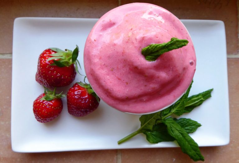 recette de glace à la fraise sans lactose, maison, fraîche et onctueuse