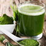 spiruline en poudre riche en nutriments et en protéines végétales