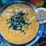 Smoothie poire kiwi au curcuma dans un verre – recette saine et énergisante