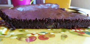 Intérieur fondant du moelleux au chocolat à l’huile de coco texture onctueuse