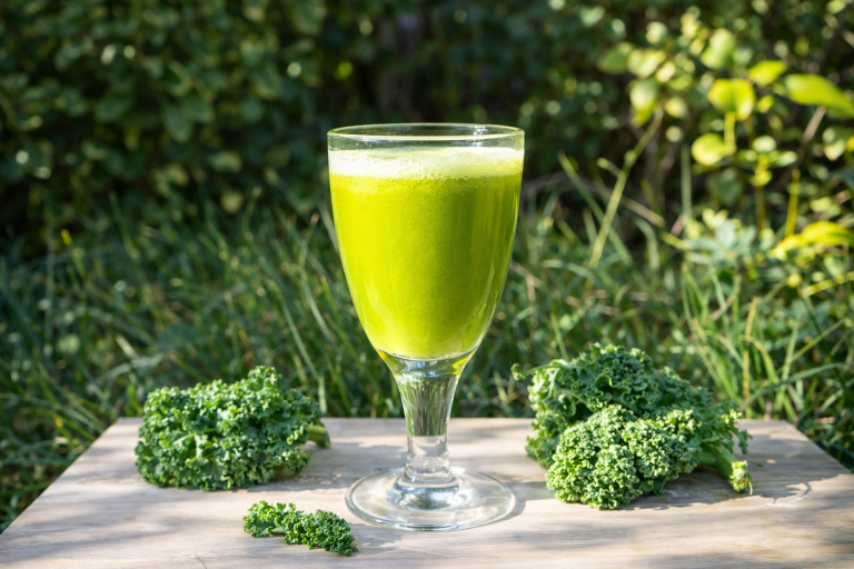 Jus de chou kale vitalisant : un jus vert pepsi !