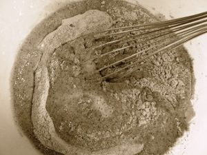 mélange de farine de sarrasin avec curry et épices pour blinis