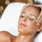 Femme Recevant un massage du visage japonais - photo mise en avant - Sandrine Rey