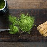 Thé Matcha - La photo représente un Chasen - un fouet en bambou pour faire mousser le thé matcha