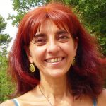 portrait de Sandrine Rey naturopathe à Aix-en-Provence accueillant en consultation