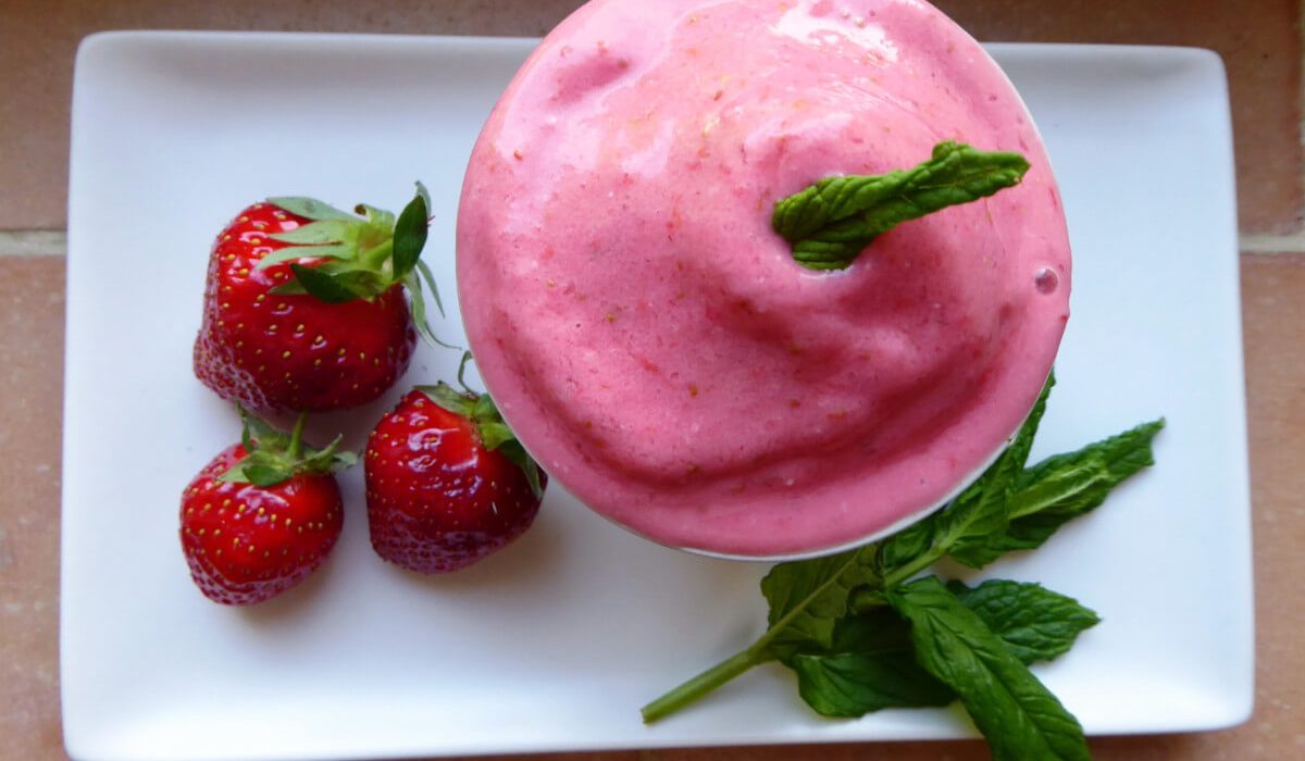 recette de glace à la fraise sans lactose, maison, fraîche et onctueuse
